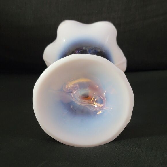 Vintage Duncan Miller 3 Feather Pink Glass Opalescent Cornucopia Decorative Vase - Picture 6 of 13